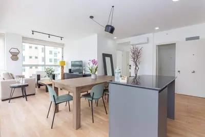 Image de Luxury 2 Br apt free parking and balcony