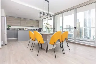 Image de Luxury penthouse 3 Br apt free parking