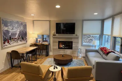 Image de Modern, Mtn Retreat w/ Fireplace, Pool, Hot Tub, Steps to Snowmass Base Village