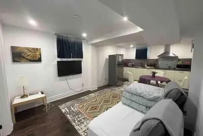 Image de Cozy Private Guest Suite 1 Queeen Bed + sofa bed + crib
