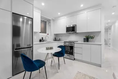 Image de Luxury Basement Unit in Quiet Neighbourhood