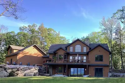 Image de New Build! Mountain views, minutes from Squam's Sandwich Beach and boat ramp!