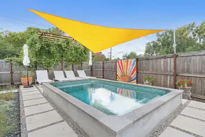 Image de Perfect Bungalow Oasis w/Heated Pool in  – Just Steps from South Congress!