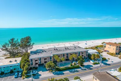 Image de Luxury Gulf-front condo with beach access, heated pool, sunset views, & balcony
