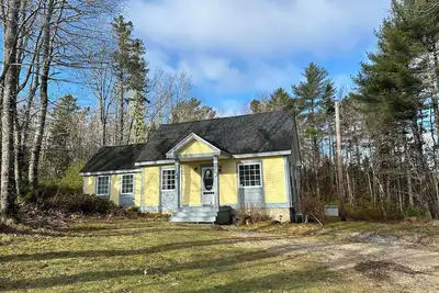 Image de Cozy tranquil cottage, ocean view, nestled on the edge of a forest