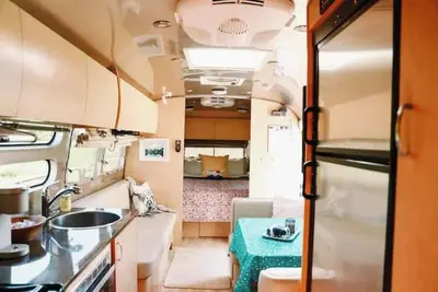 Image de Magical Airstream on a farm\n\n