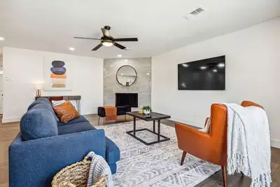 Image de Feel at Home! New Renovated House By *Grandscapes*