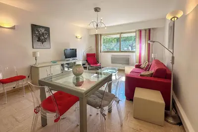 Image de Port Canto, proche Croisette et Palais des Festivals