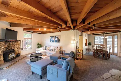Image de ★ Northstar Cabin with Hot Tub and Sauna