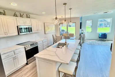 Image de Okoboji Bliss: Luxury Lake Retreat, 3-Br, 2. 5 baths, Pools, Family Fun!