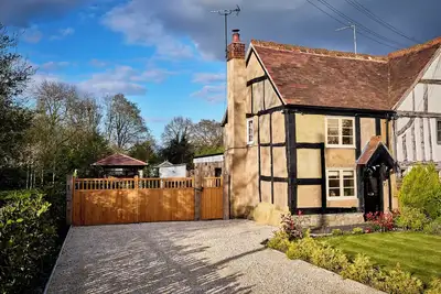 Image de 1 Kingswood Cottage, pet friendly, with hot tub in Lapworth