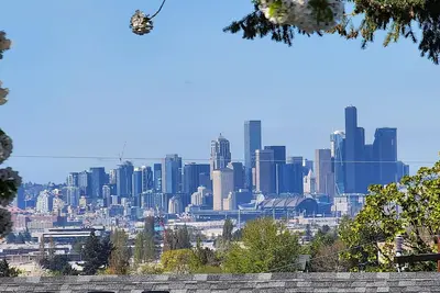 Image de Safe neighborhood. Minutes to freeways, Downtown, and Airport.