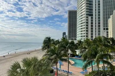 Image de Beach front one bedroom in Hollywood