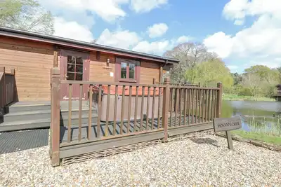 Image de Woodpecker Lodge, romantic, with hot tub in Badwell Ash