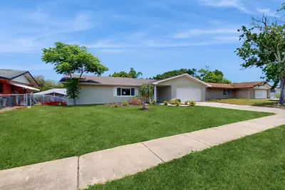 Image de Relaxing, single-level home with a sunroom, large yard, central Ac, & fast WiFi