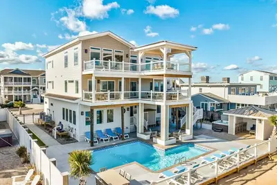 Image de Pura Vida | Oceanfront | Private Pool, Hot Tub, and Dog Friendly
