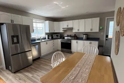 Renovated Beach Retreat- The Pearl of Parlee!
