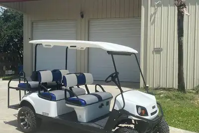Image de Barndo by the Bay 6 seater Golf Cart included with rental❤️
