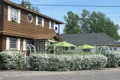 Image de The Buddy. Vintage North Beach Cottage. Just Steps to Sandy Beach.
