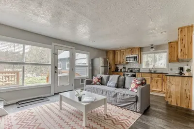 Image de Riverbend Cabin Hot Tub, River Front Dog Friendly