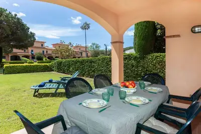 Agréable appartement pour 6 personnes avec Wifi, piscine, climatisation, Tv et terrasse