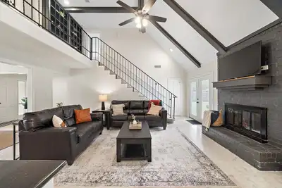 Image de Charming 3br Home w\/ Outdoor Dining on Buttercup Street