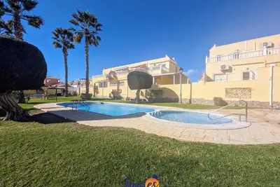 Image de Quaint 2 Bed Apt in La Florida, with Com Pool Lf17