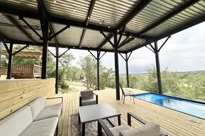 Image de Riverfront home, hot tub, amazing views