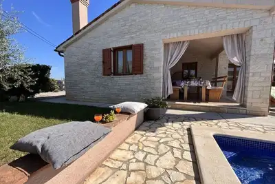 Image de Villa en pierre Mirela