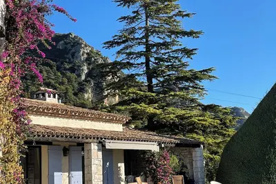 Image de Beautiful Provençal stone built family  home with amazing views and great pool.