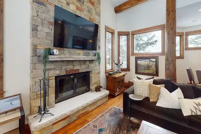 Image de Grand Hyatt| Spacious, private residence w\/Personal hot tub, Gas fireplace and Mountain Views