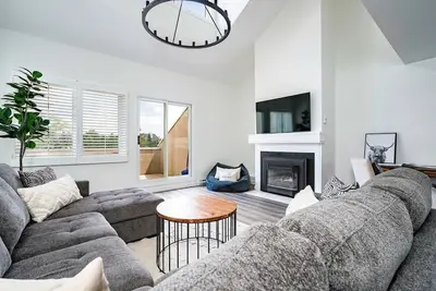 Image de Après-Blu - Walk to theVillage / Sleeps 7