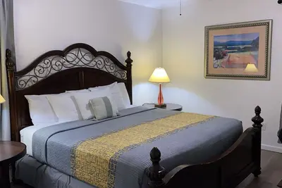 Image de Newly renovated spacious and  cozy home with 4br 3ba