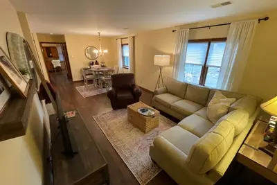 Image de Comfortable welcoming retreat 1 mile from Highmark Stadium.