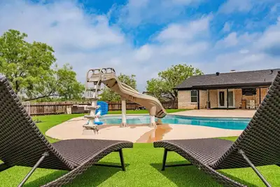 Image de ☀️Your Perfect Summer Retreat! 5br Family Home w\/ Private Pool