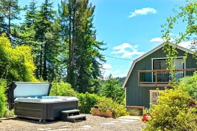 Image de MagicMountain-Beautiful Home High in theRedwoods-Pup/HtTb-Pres Week Avail