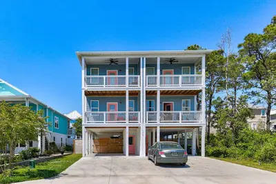 Image de 🏄The Longboard Lodge - Pet Friendly 🐾 Townhome