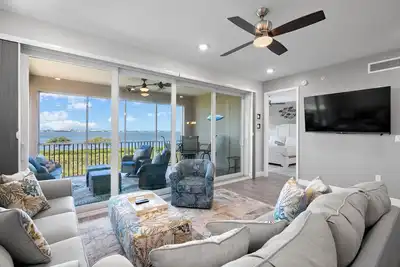 Image de Sunset FantaSea at One Particular Harbour 380-202 · Sound Views · 3br