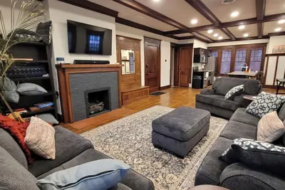 Image de A verycharming place with new appliances and furnishings. Cozy and posh!