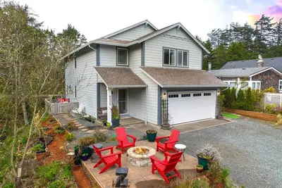 Image de Salt Aire, Manzanita Or. Hot tub, Air Hockey, Fire pit, 1 Dog Ok