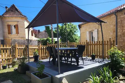 Image de Maison en pierre au cœur d'un village périgourdin\nAnimaux de compagnie acceptés