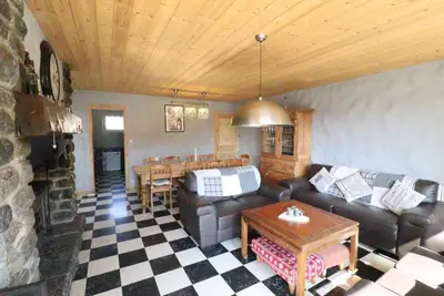 Image de Chalet, vue village, balcon, cheminée ou poêle à bois, parking, télévision, 120m², Les Gets