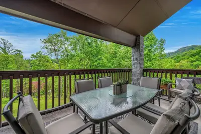 Image de *Charming 3bdr Condo Near Town! Fireplace + Pool*