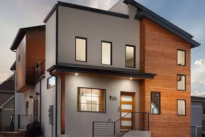 Image de Stunner w/ Patio Mountain Views & Rainfall Shower