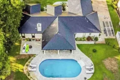 Image de Close to the beach heated pool with canal view, sleeps 8.