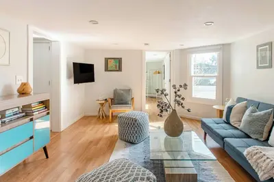 Image de Airy Apartment with Separate Entrance Steps from Downtown