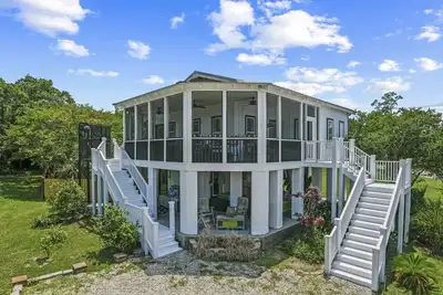 Image de Waterfront Bliss in Bay St. Louis| Sleeps 4 | Private Pool | Bay Views!