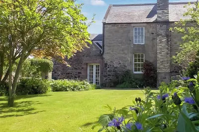 Image de Discover coastal tranquility in Millhouse Cottage on Budle Bay.