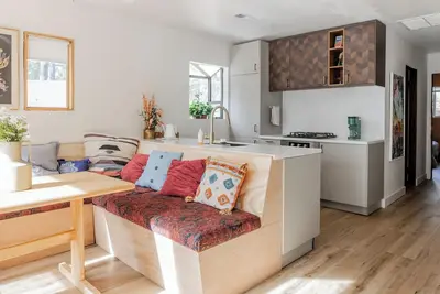 Image de Cozy cabin with modern amenities