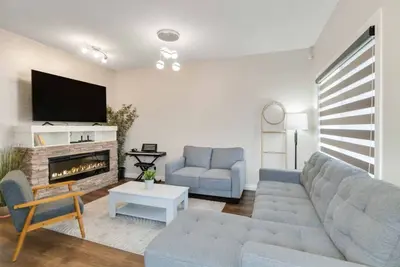 Image de Amongst Friends & Family | Pet Friendly | Garage